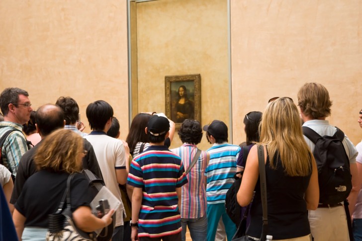 Escorted Tour of Paris with Louvre, Notre Dame & Lunch at Eiffel Tower or Le Bistro