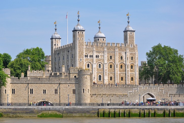 Hop-on Hop-off London Bus Tour with the Tower of London