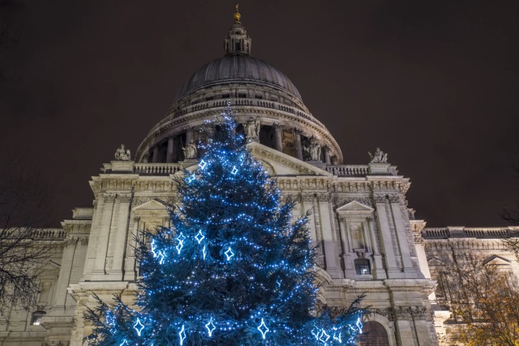 London’s Sights & Sounds on Christmas Day with St Paul’s Entry