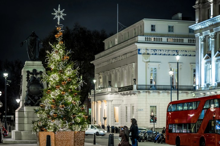 Singalong Christmas Lights Tour with Festive Prosecco