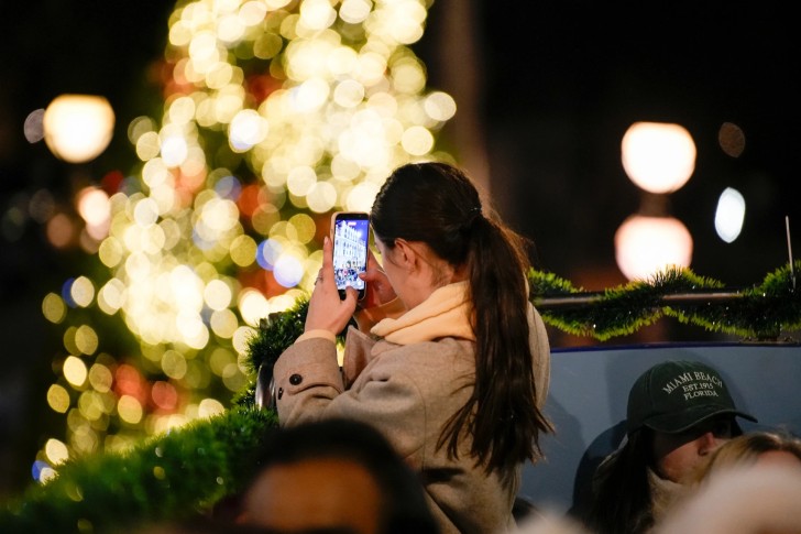 Christmas Lights London by Night Tour with Live Guide