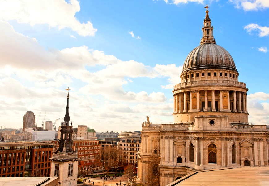 A photo of the sky and St. Paul's Cathedral.