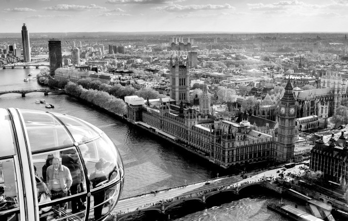 Westminster and London Eye are within walking distance