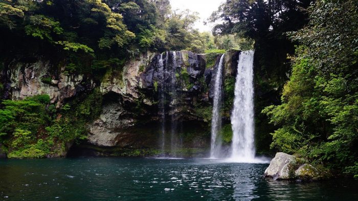 Cheonjiyeon Waterfall on the island of Jeju, Korea