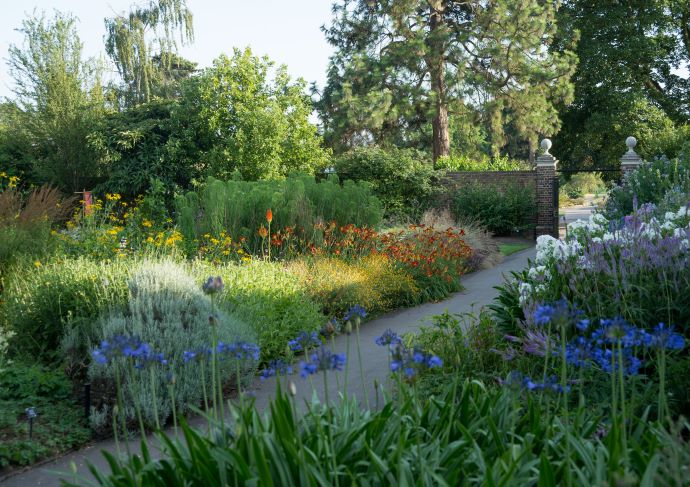 A photo of a place to walk through in Kew Gardens.